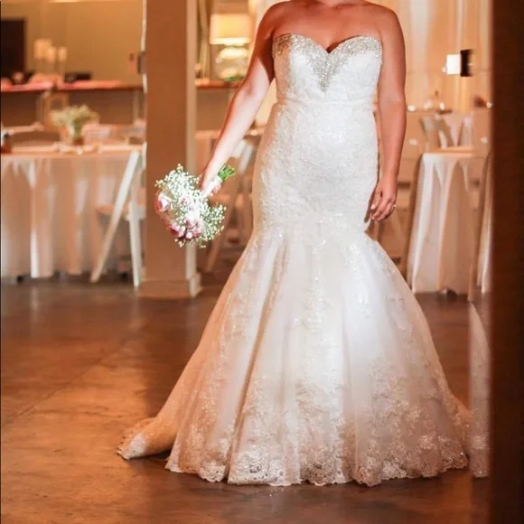 Allure Dresses | Allure Sweetheart Neckline Fit & Flare Wedding Dress | Color: White | Size: 14 | Madisonwbrook5's Closet Allure Dresses | Allure Sweetheart Neckline Fit & Flare Wedding Dress | Color: White | Size: 14 | Madisonwbrook5's Closet